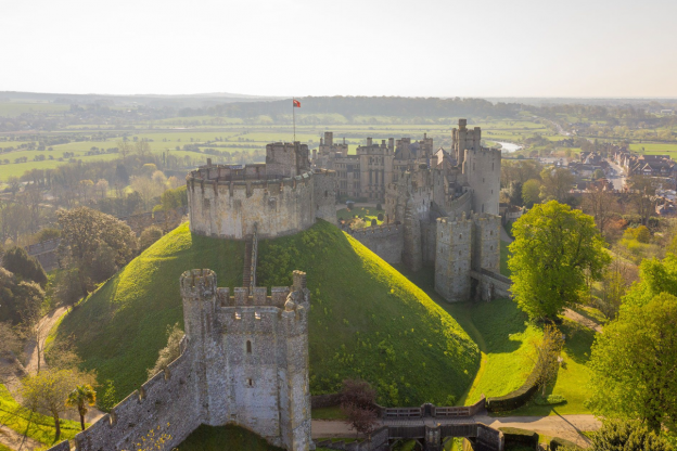 arundel-castle-set-on-a-hill. Photo from Arundel website.