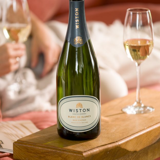 Wiston Estate English Sparkling Wine, Blanc de blancs NV, Wine of the month, English champagne